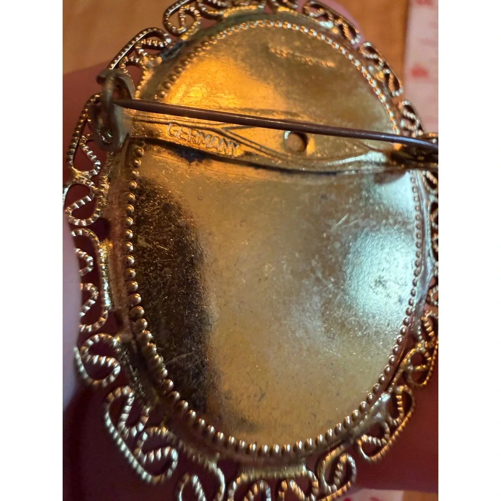 Vintage West Germany Fragonard Style Porcelain Transfer Filigree Brooch Pin